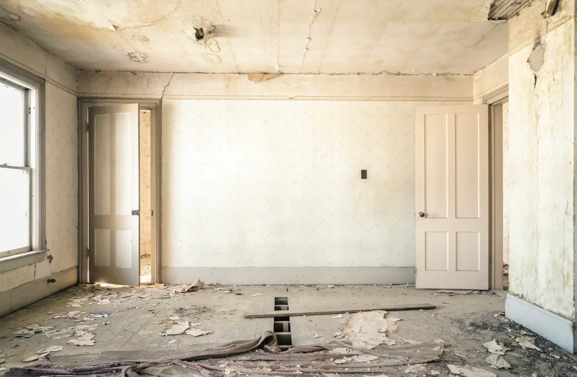 Waste disposal crew managing a cleanout project in Missouri City